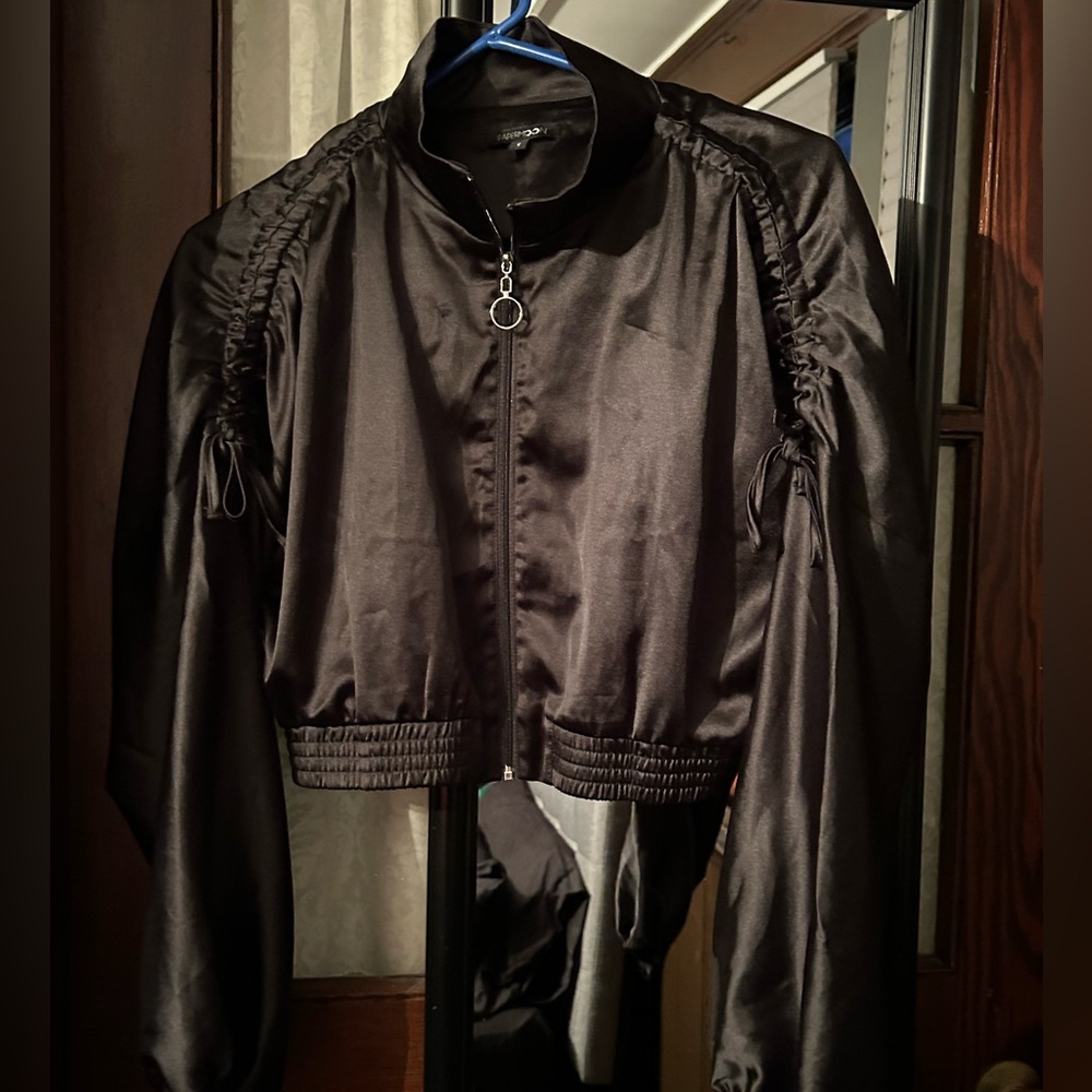 BLACK ZIP UP LIGHT JACKET